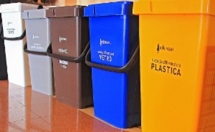 Distribuzione Buste per la raccolta differenziata dei rifiuti Distribuzione Buste per la raccolta differenziata dei rifiuti